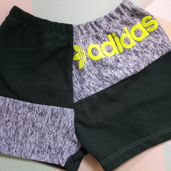 - Adidas Reconstructed Green and Grey Colorblock Short S - Picture 3 of 8